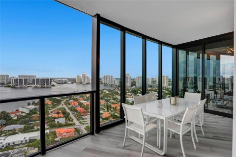 Condominio en venta en Sunny Isles Beach, Florida, 4 dormitorios, 294.59 m2 № 1985351 - foto 12