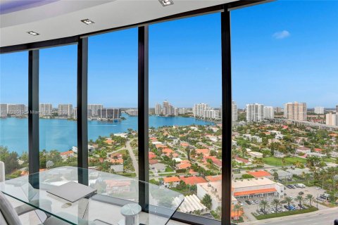 Condominio en venta en Sunny Isles Beach, Florida, 4 dormitorios, 294.59 m2 № 1985351 - foto 27