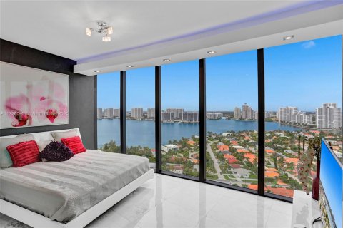 Condominio en venta en Sunny Isles Beach, Florida, 4 dormitorios, 294.59 m2 № 1985351 - foto 24