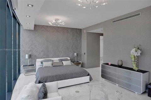Condominio en venta en Sunny Isles Beach, Florida, 4 dormitorios, 294.59 m2 № 1985351 - foto 16