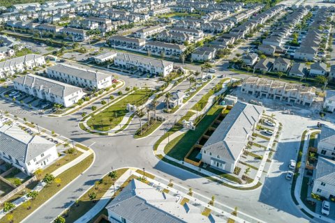 Townhouse in Homestead, Florida 3 bedrooms № 2001000 - photo 22