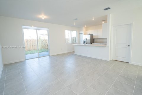Townhouse in Homestead, Florida 3 bedrooms № 2001000 - photo 9