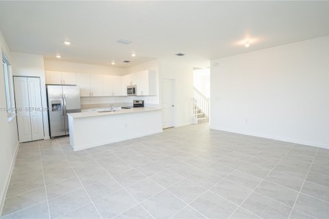 Townhouse in Homestead, Florida 3 bedrooms № 2001000 - photo 10