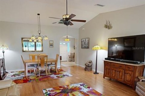 House in Ocala, Florida 3 bedrooms, 166.67 sq.m. № 2205263 - photo 10