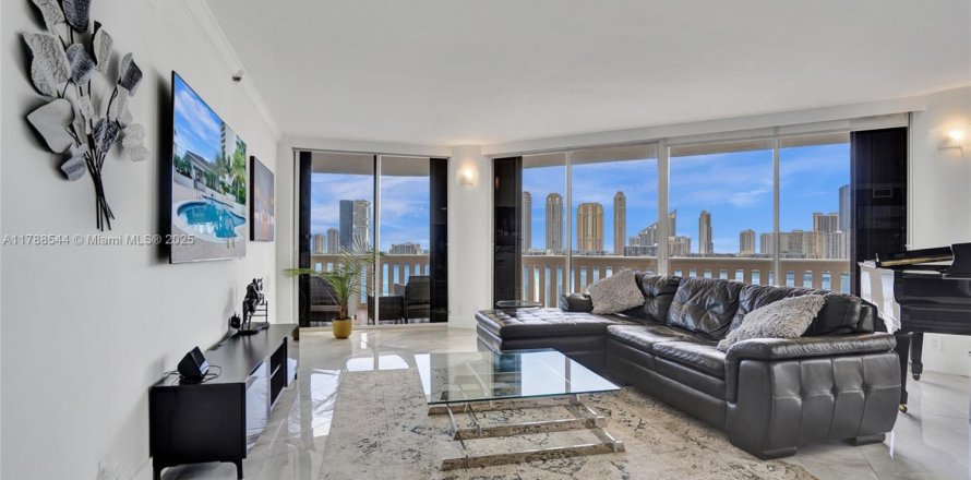 Condominio en Aventura, Florida, 2 dormitorios № 1863193