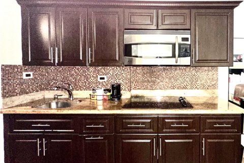 Hotel en venta en Sunny Isles Beach, Florida, 33.44 m2 № 1960126 - foto 3