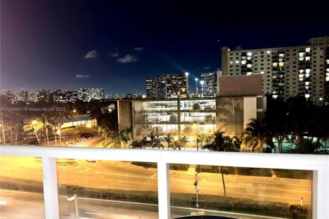 Hotel en venta en Sunny Isles Beach, Florida, 33.44 m2 № 1960126 - foto 15