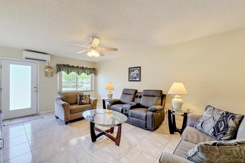 Condo in Hallandale Beach, Florida, 2 bedrooms  № 2260738 - photo 8
