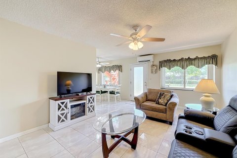 Condo in Hallandale Beach, Florida, 2 bedrooms  № 2260738 - photo 6