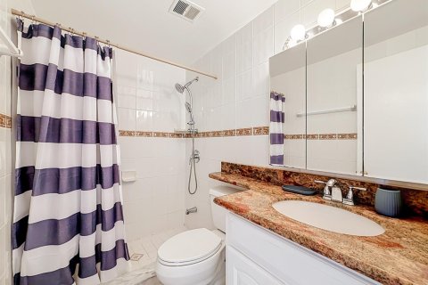 Condo in Hallandale Beach, Florida, 2 bedrooms  № 2260738 - photo 14