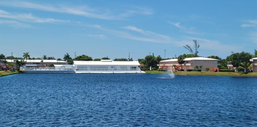 Condo in Hallandale Beach, Florida, 2 bedrooms  № 2260738