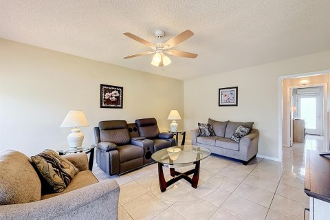 Condo in Hallandale Beach, Florida, 2 bedrooms  № 2260738 - photo 5