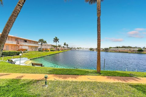 Condo in Hallandale Beach, Florida, 2 bedrooms  № 2260738 - photo 18
