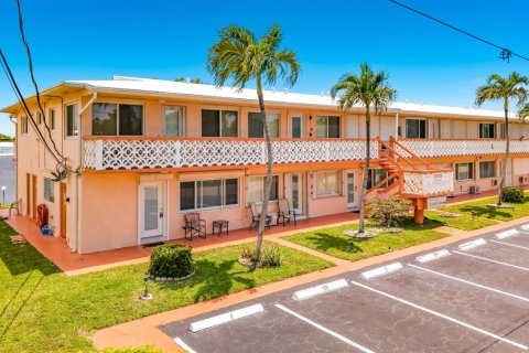 Condo in Hallandale Beach, Florida, 2 bedrooms  № 2260738 - photo 19