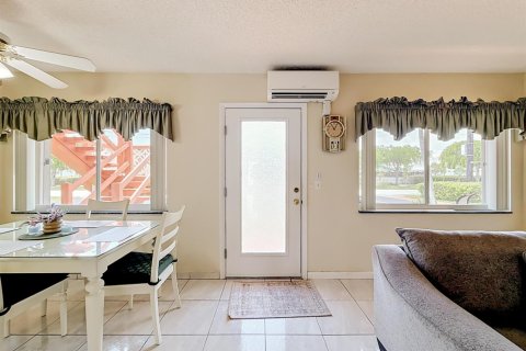 Condo in Hallandale Beach, Florida, 2 bedrooms  № 2260738 - photo 4