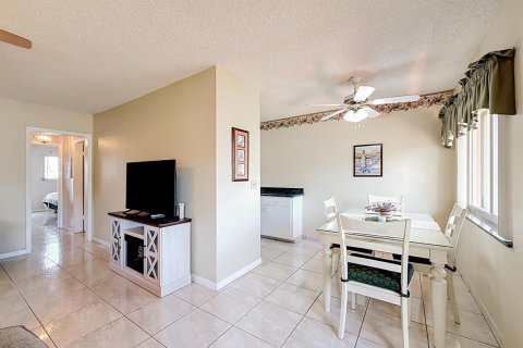 Condo in Hallandale Beach, Florida, 2 bedrooms  № 2260738 - photo 3