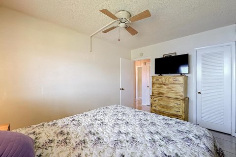 Condo in Hallandale Beach, Florida, 2 bedrooms  № 2260738 - photo 15