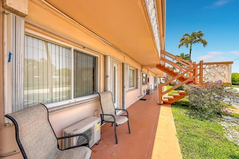Condo in Hallandale Beach, Florida, 2 bedrooms  № 2260738 - photo 17
