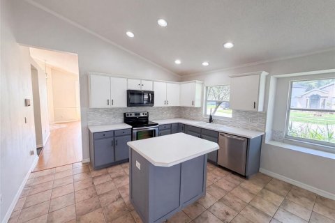 House in Orlando, Florida 4 bedrooms, 176.61 sq.m. № 2199016 - photo 2