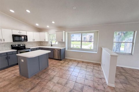 House in Orlando, Florida 4 bedrooms, 176.61 sq.m. № 2199016 - photo 6