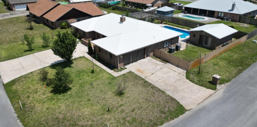 House in Panama City, Florida 4 bedrooms, 226.77 sq.m. № 589857