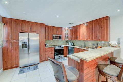 House in Plantation, Florida 3 bedrooms, 161.65 sq.m. № 2062588 - photo 18