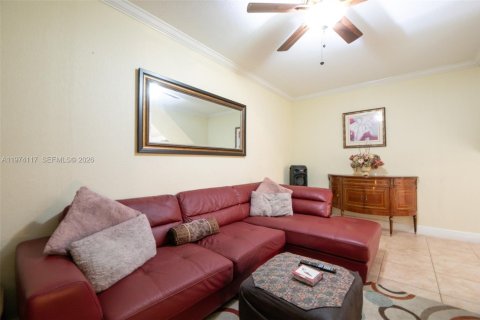 House in Plantation, Florida 3 bedrooms, 161.65 sq.m. № 2062588 - photo 23