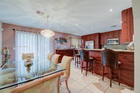 House in Plantation, Florida 3 bedrooms, 161.65 sq.m. № 2062588 - photo 15