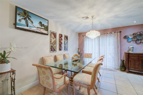 House in Plantation, Florida 3 bedrooms, 161.65 sq.m. № 2062588 - photo 16