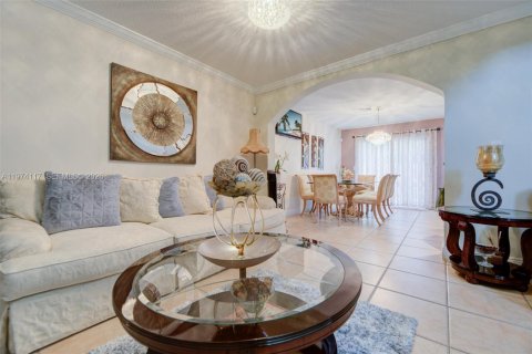 House in Plantation, Florida 3 bedrooms, 161.65 sq.m. № 2062588 - photo 12