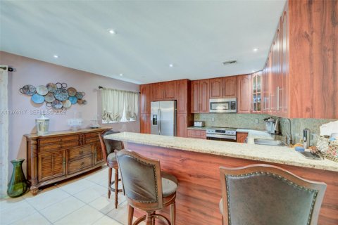 House in Plantation, Florida 3 bedrooms, 161.65 sq.m. № 2062588 - photo 17