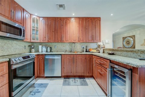 House in Plantation, Florida 3 bedrooms, 161.65 sq.m. № 2062588 - photo 19