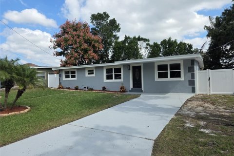 House in Auburndale, Florida 4 bedrooms, 111.48 sq.m. № 2101894
