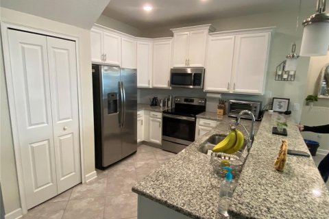 Touwnhouse à louer à Orlando, Floride: 4 chambres, 205.13 m2 № 2399487 - photo 2