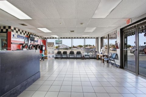 Commercial property in Miami, Florida № 2154883 - photo 20