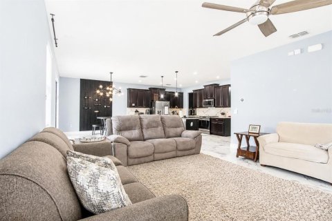 Casa en venta en Orlando, Florida, 4 dormitorios, 249.07 m2 № 2091759 - foto 17