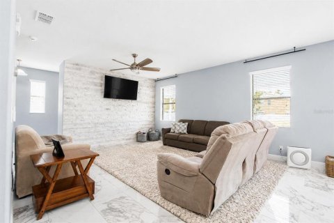 Casa en venta en Orlando, Florida, 4 dormitorios, 249.07 m2 № 2091759 - foto 23