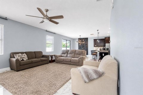 Casa en venta en Orlando, Florida, 4 dormitorios, 249.07 m2 № 2091759 - foto 18