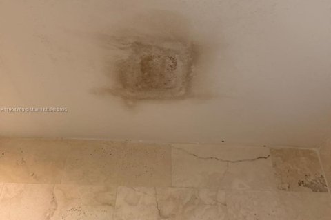 Casa en venta en Miami, Florida, 3 dormitorios, 189.33 m2 № 1965658 - foto 4