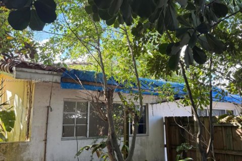 Casa en venta en Miami, Florida, 3 dormitorios, 189.33 m2 № 1965658 - foto 2