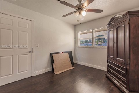 Casa en venta en Lauderhill, Florida, 4 dormitorios, 141.21 m2 № 1988327 - foto 14