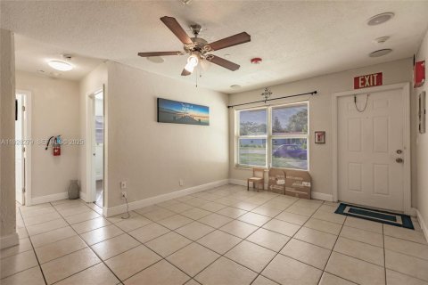 Casa en venta en Lauderhill, Florida, 4 dormitorios, 141.21 m2 № 1988327 - foto 8