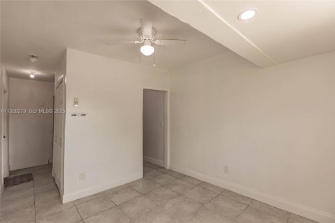 Casa en venta en Lauderhill, Florida, 4 dormitorios, 141.21 m2 № 1988327 - foto 22