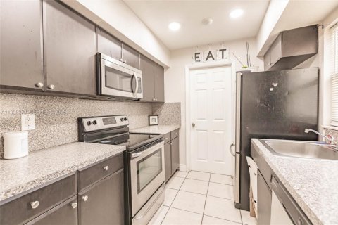 Casa en venta en Lauderhill, Florida, 4 dormitorios, 141.21 m2 № 1988327 - foto 20