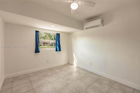 Casa en venta en Lauderhill, Florida, 4 dormitorios, 141.21 m2 № 1988327 - foto 24