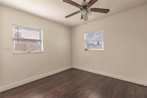 Casa en venta en Lauderhill, Florida, 4 dormitorios, 141.21 m2 № 1988327 - foto 26