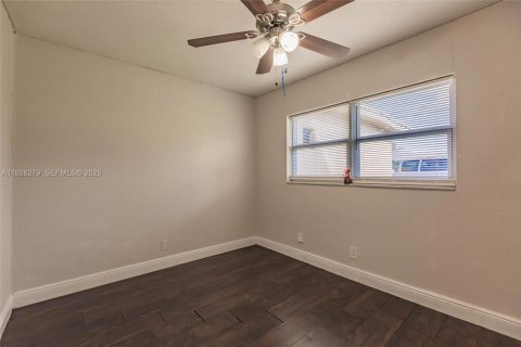 Casa en venta en Lauderhill, Florida, 4 dormitorios, 141.21 m2 № 1988327 - foto 29