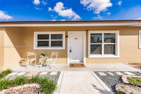 Casa en venta en Lauderhill, Florida, 4 dormitorios, 141.21 m2 № 1988327 - foto 7