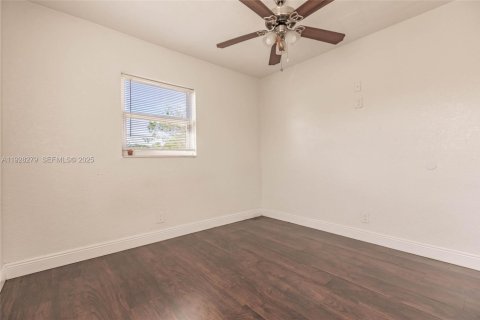 Casa en venta en Lauderhill, Florida, 4 dormitorios, 141.21 m2 № 1988327 - foto 27