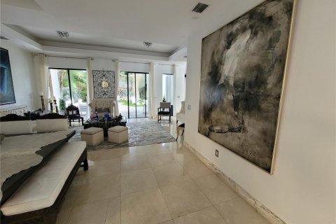 House in Miami, Florida 4 bedrooms, 355.35 sq.m. № 1693159 - photo 10